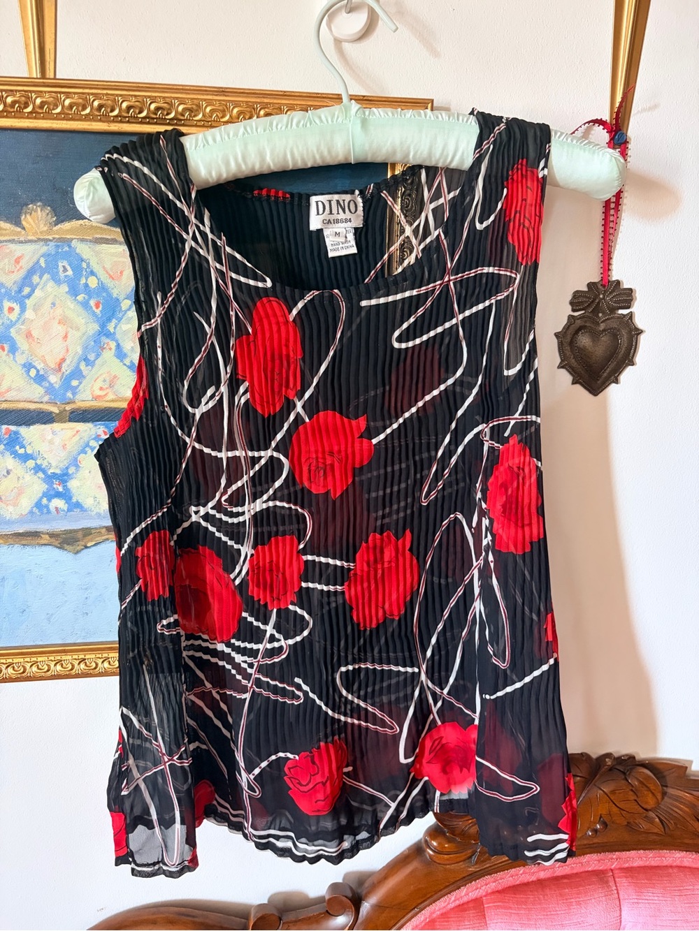 Dino Black & Red Floral Sleeveless Pleated Top